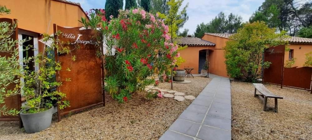 Villa Josephine Lorgues Bagian luar foto